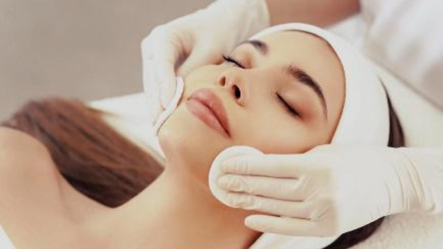 Aquafacial-Hydrafacial behandlung